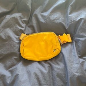 LULULEMON EVERYWHERE BELT BAG IN HONEY LEMON